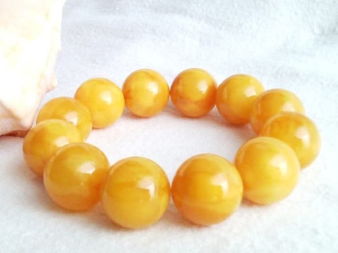 Amber bracelets_ color is Chinese honey